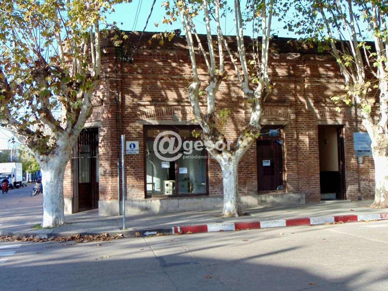 El objetivo es remodelar la infraestructura que ocupan actualmente la oficina de Turismo y el “Almacén de los Artesanos”, así como también la biblioteca municipal “Iris de López Crespo”.
